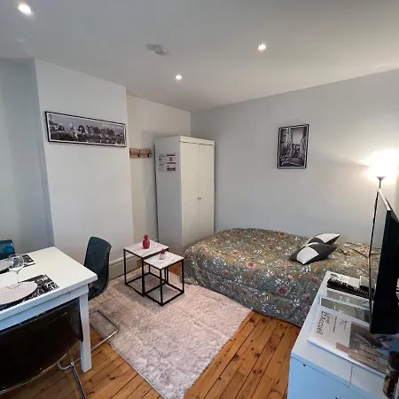 Av Republique Avec Parking Apartment *