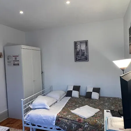 Av Republique Avec Parking Apartment