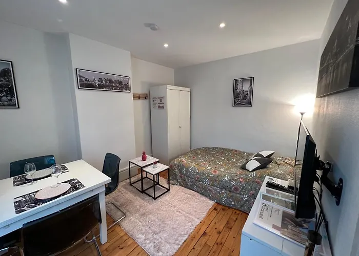 Av Republique Avec Parking Apartment *