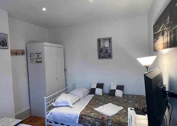 Av Republique Avec Parking Apartment